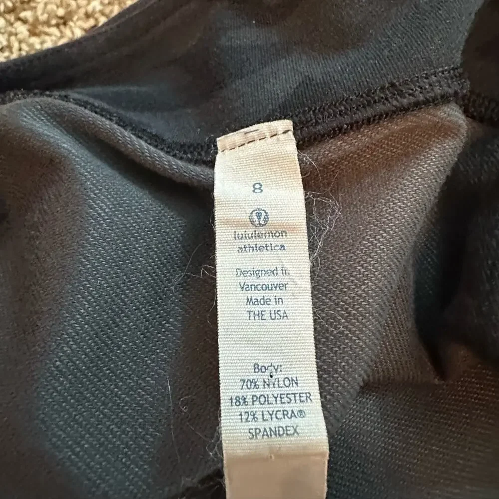Lululemon Athletica Women’s Size 8 camo skirt (skirt— not skort) EUC